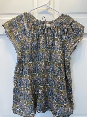 Jennifer and Grace Blue Floral Tie-Neck Flutter Sleeve Blouse 100% cotton